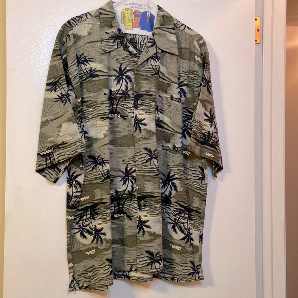 Men’s Classic Hawaiian Shirt